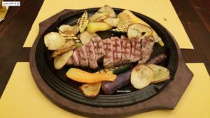 Tagliata con patate e verdure grigliate