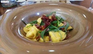 Cappelletti con prosciutto croccante e stridoli