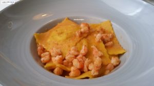 Ravioli alla cernia con gamberi e timo